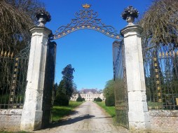portail classé lamas du parc, Château de Courcelles-sous-Moyencourt